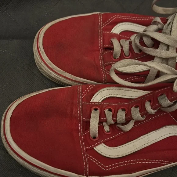 Red vans - Picture 3 of 3